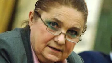 Lucia Hossu Longin întoarce armele și împrumută cuvintele unui securist
