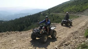 Un tânăr a căzut cu ATV-ul într-o râpă, în Vatra Dornei