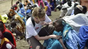 Medici fără frontiere: Epidemia de Ebola ”se extinde mai rapid decât capacitatea noastră de a-i face față”