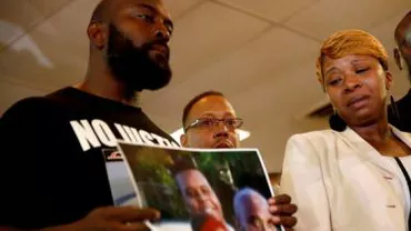 Poliția din Ferguson a dezvăluit numele agentului care a împușcat mortal un tânăr de culoare