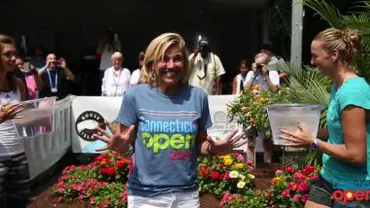 Simona Halep a luat parte la campania ALS Ice Bucket: Românca i-a turnat apă pe cap directorului turneului de la New Haven (VIDEO)