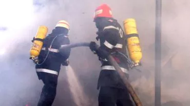 Un incendiu puternic a izbucnit într-un bloc din Sfântu Gheorghe: Mai multe apartamente au fost afectate