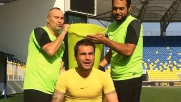 Fotbalistul Adrian Mutu a acceptat provocarea Ice Bucket și-a dat leapșa mai departe către Cabron, Alex Velea și Antonia, dar și către doi colegi (VIDEO)