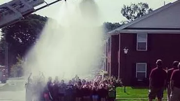 SUA: Patru pompieri au fost răniți în timpul provocării ALS Ice Bucket