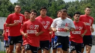 Finanțatorul FC Botoșani vrea să le interzică fotbaliștilor să se căsătorească în timpul campionatului pentru a nu lipsi de la antrenamente