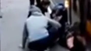Scene terifiante în Dublin: O elevă captivă între metrou și peron, salvată de pasageri (VIDEO)