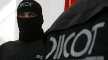 DIICOT: Doi tineri din Constanța au fost reținuți pentru proxenetism și trafic de droguri