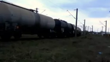 Harghita: Un vagon al unui tren încărcat cu motorină a deraiat