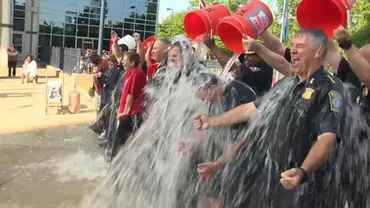 Marea Britanie: Supermarketurile au rămas fără gheață din cauza campaniei ALS Ice Bucket