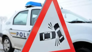 București: O mașină de poliție s-a ciocnit cu un autoturism de la școala de șoferi