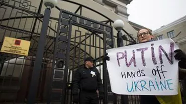 Angajaţii ambasadei ruse reţinuţi la Kiev au fost eliberaţi şi s-au întors în Rusia