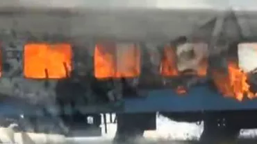 Locomotiva unui tren de pasageri a luat foc: Circulația trenurilor pe ruta Târgu Mureș-București, blocată