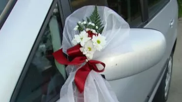 Mașină dintr-un alai de nuntă din Timiș, implicată într-un accident rutier: Cinci persoane, între care un copil, au fost rănite