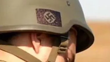 Televiziunea germană ZDF a publicat imagini cu militari ucraineni purtând căști cu însemne naziste