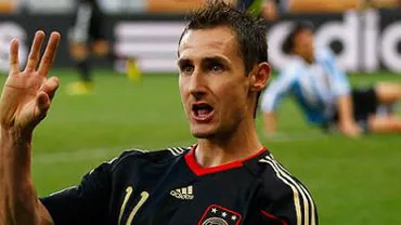 Miroslav Klose va fi decorat cu medalia de aur pentru integrare