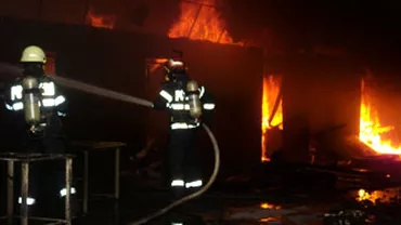 București: Incendiu la un oficiu poştal din zona Gării de Nord