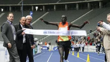 Sportivul Dennis Kimetto din Kenya a stabilit un record mondial la maraton, depășind performanța de anul trecut a compatriotului său Wilson Kipsang