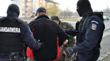 Două persoane reţinute după ce au vândut ilegal peste 150 de tone de carne de vită