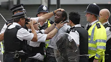 Patru presupuşi terorişti islamişti au fost arestaţi la Londra