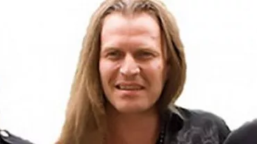 Solistul Iris, despre noul imn al echipei naționale: Metafora ”Pe ei, pe mama lor” vine din mișcarea Flower Power