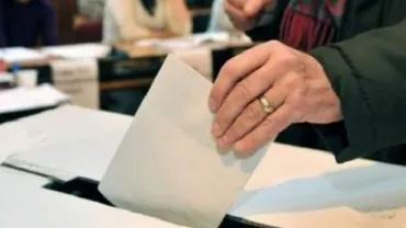 Modelul buletinului de vot, aprobat de BEC: Cei 14 candidaţi vor fi împărțiti 8 pe prima pagină, 6 pe a doua