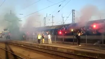 Suporterii maghiari au început violențele în Gara din Budapesta: Aceștia au aruncat din tren fumigene și petarde