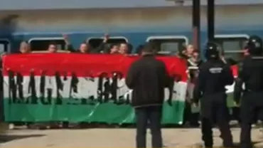 Haos în Gara Băneasa, la sosirea a 800 de suporteri maghiari: Ultrașii au aruncat cu petarde și fumigene