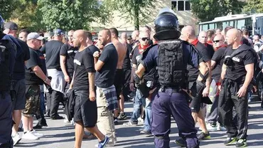 MAI: Câţiva suporteri unguri au spart geamul unui autoturism cu români, la Comarnic