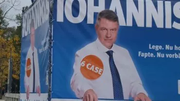 “Iohannis 6 case”: Candidatul ACL nu scapă de problemele imobiliare nici pe afişele electorale