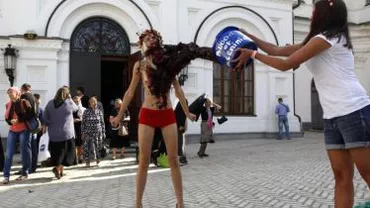 Două militante ucrainene ale mișcării Femen au manifestat la Milano împotriva lui Vladimir Putin