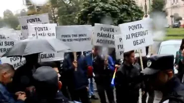 Jandarmeria acționează în funcție de ce se strigă la protest: Oamenii lui Olaru au blocat, la Arad, un grup care manifesta împotriva lui Ponta (VIDEO)
