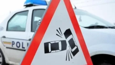 Un microbuz s-a izbit de o altă utilitară în Iași. Opt oameni au ajuns la spital