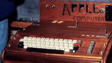 Un computer Apple-1, asamblat manual de Steve Wozniak, a fost vândut la licitație pentru 950.000 dolari