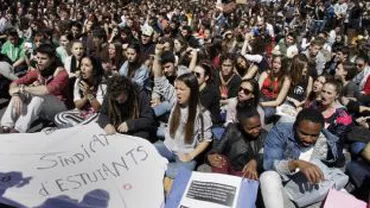 Spania: Mii de studenţi, profesori şi părinţi de elevi au manifestat faţă de reducerile bugetare