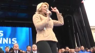 Andreea Paul Vass, pe scenă cu Klaus Iohannis: ”Votați Victor Ponta!” (VIDEO)