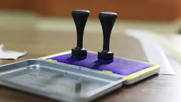 Un sucevean a vrut să voteze având o copie a cărţii de identitate lipită pe un carton