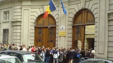 Proteste la Londra şi Paris, după ce sute de români nu au apucat să voteze. A fost solicitată intervenția Poliției franceze (VIDEO)