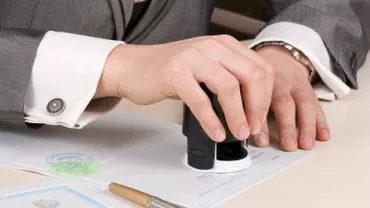 Vaslui: Angajaţi ai unui notariat, trimişi în judecată după ce au eliberat facturi false