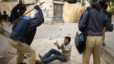 Pakistan: Un poliţist a omorât cu un topor un bărbat acuzat de blasfemie