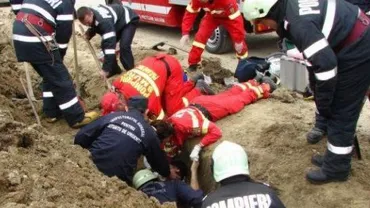 Gorj: Un muncitor a murit după ce a fost surprins de un mal de pământ în timp ce lucra la canalizare