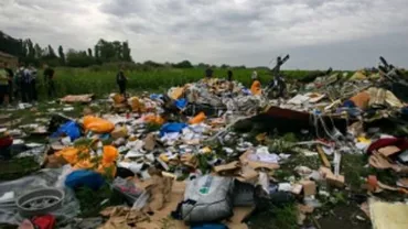 Ucraina: Noi rămășițe umane au fost descoperite la locul prăbușirii avionului companiei Malaysia Airlines