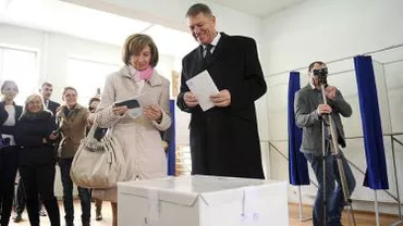 Klaus Iohannis, la urne împreună cu soţia: Am votat pentru o Românie a respectului. Am fost la biserică înainte (VIDEO)