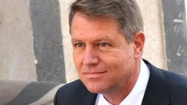Imagini mai puțin cunoscute cu Klaus Iohannis: Reacția președintelui ales când este claxonat în parcarea unui supermarket (VIDEO)