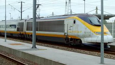 Două trenuri Eurostar, blocate pe calea ferată, după ruperea unor cabluri electrice
