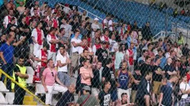 Aproximativ 100 suporteri ai Ajax Amsterdam, arestați la Paris