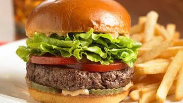 Lanțurile de restaurante din Statele Unite vor fi obligate să menționeze caloriile meniurilor