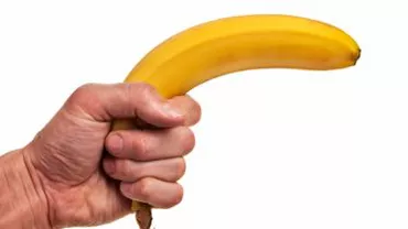 Statele Unite: Un bărbat a fost arestat după ce a amenințat doi polițiști cu o banană