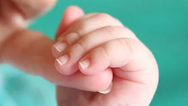 Caz inedit la Arad: O fată de 12 ani a născut prin cezariană