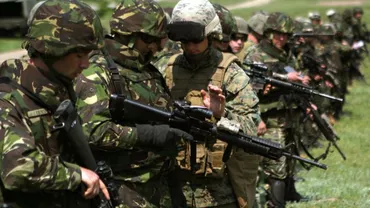 Gabriel Oprea şi Mircea Duşa vor mărirea vârstei până la care soldații și gradații pot fi menținuți în activitate