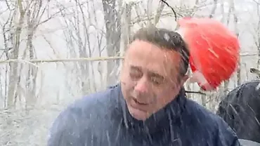 O bucată de gheaţă i-a căzut în cap ministrului sârb al Energiei, Aleksandr Antici